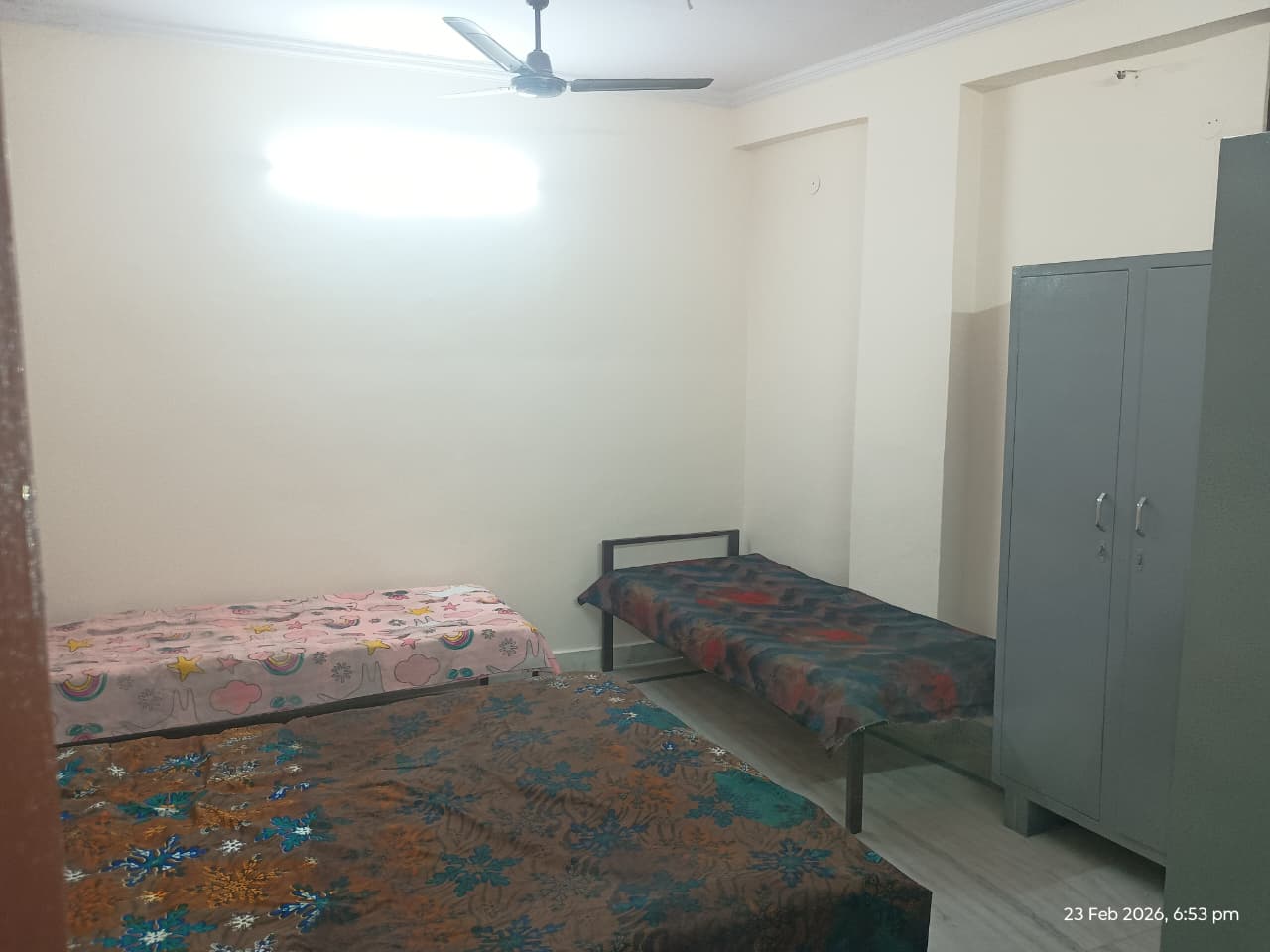 4-sharing PG room with balcony in New Ashok Nagar Delhi